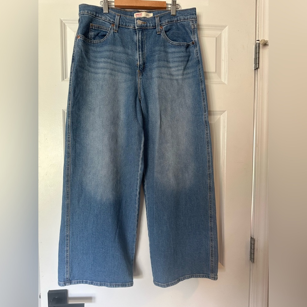 Women’s Levi Strauss Highrise wide leg jean